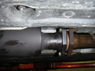 Center silencer connected to the cat pipe